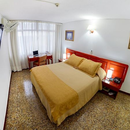 Hotel Villavicencio Plaza Екстер'єр фото