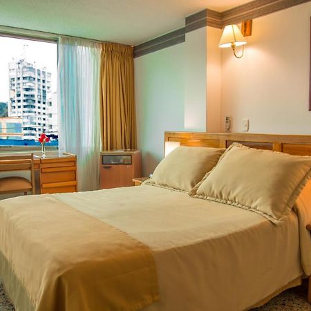 Hotel Villavicencio Plaza Екстер'єр фото