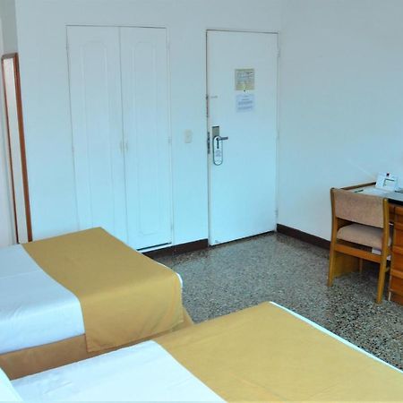 Hotel Villavicencio Plaza Екстер'єр фото