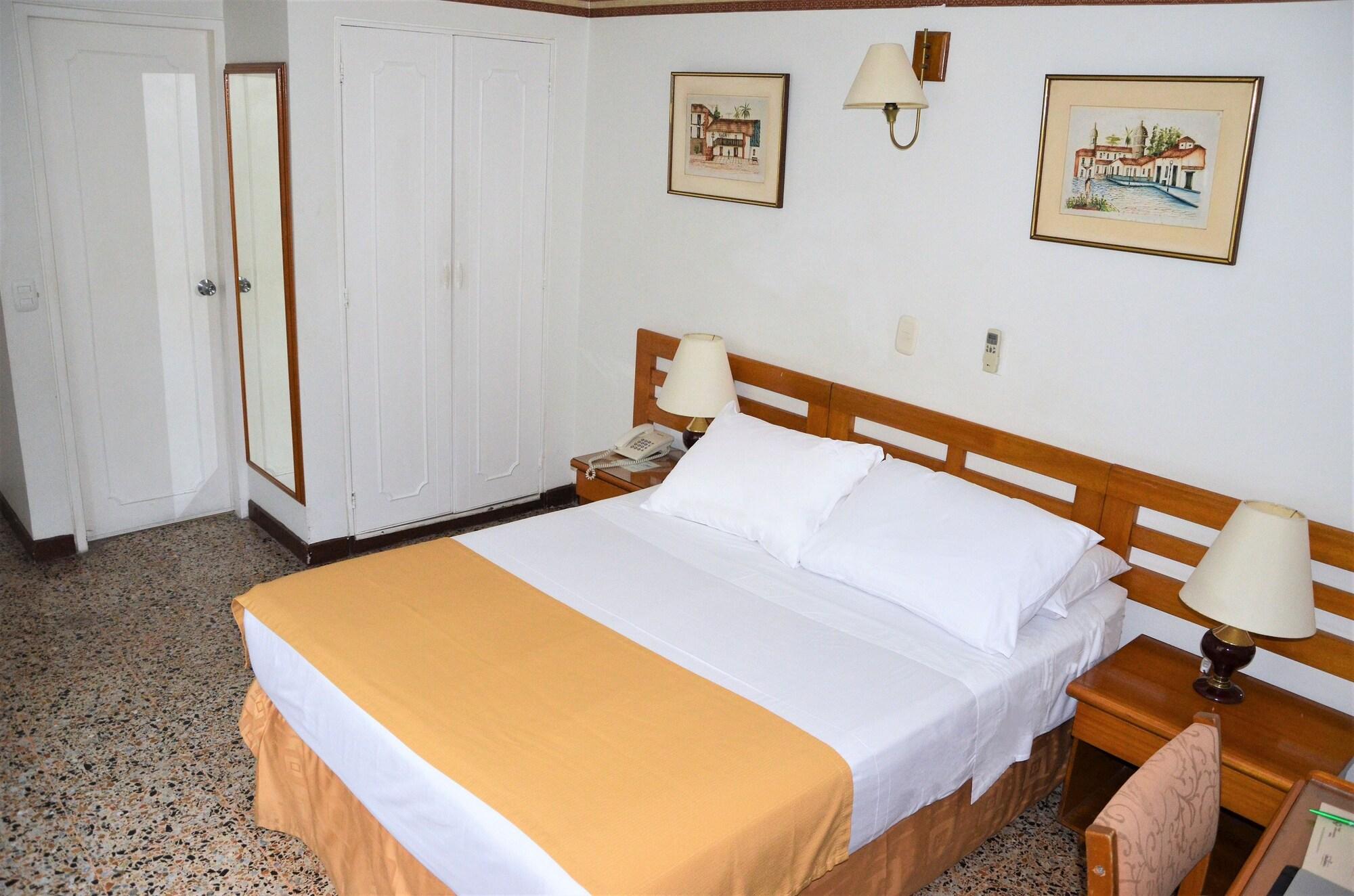 Hotel Villavicencio Plaza Екстер'єр фото