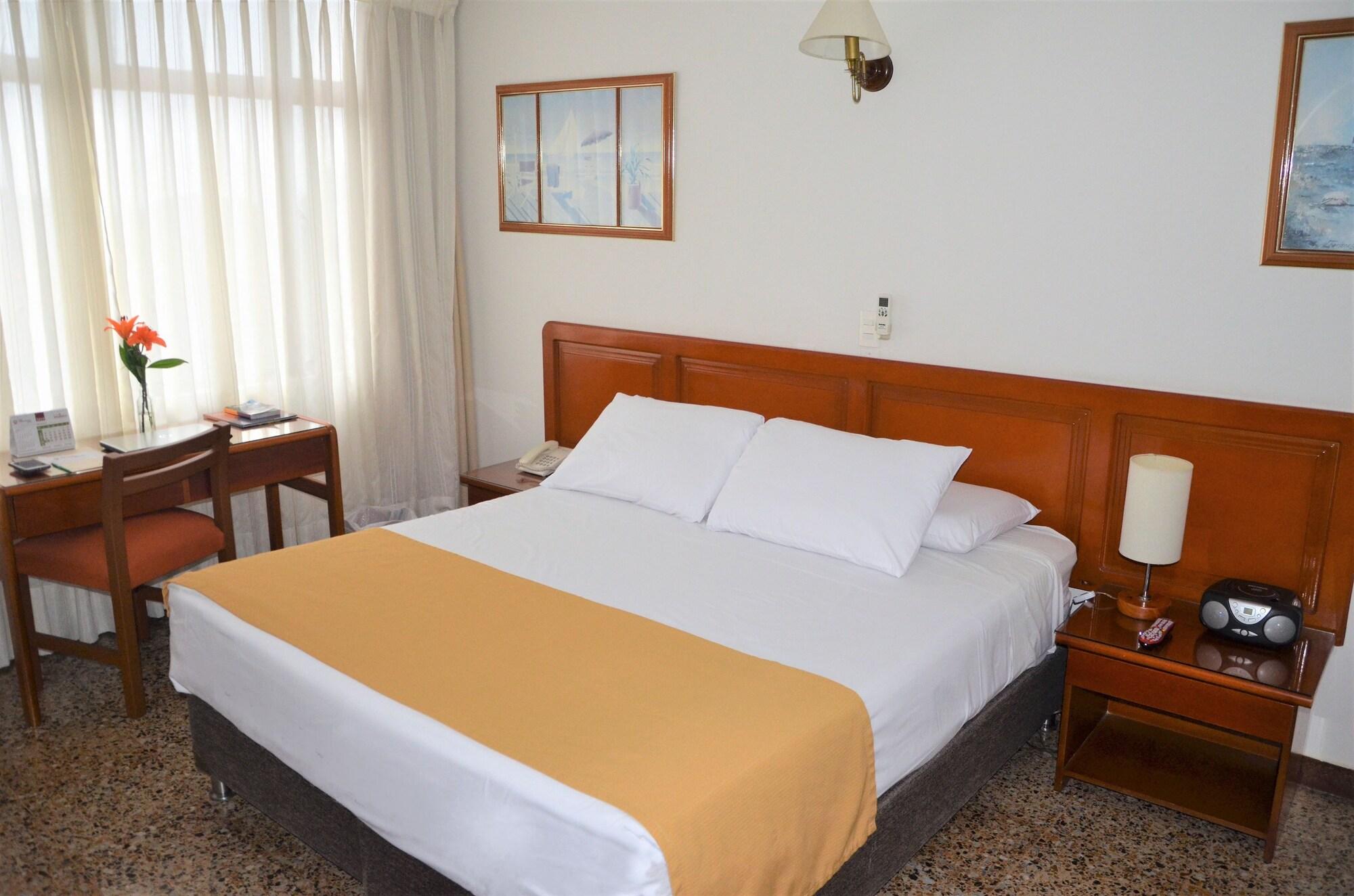 Hotel Villavicencio Plaza Екстер'єр фото