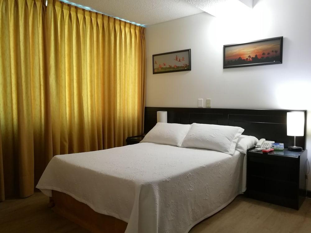 Hotel Villavicencio Plaza Екстер'єр фото
