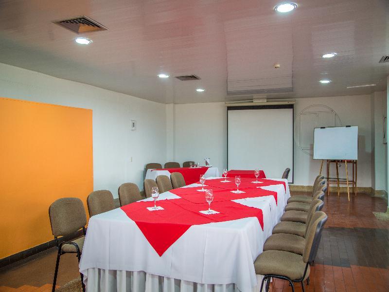 Hotel Villavicencio Plaza Екстер'єр фото