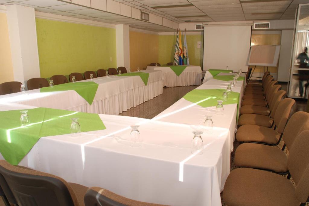 Hotel Villavicencio Plaza Екстер'єр фото