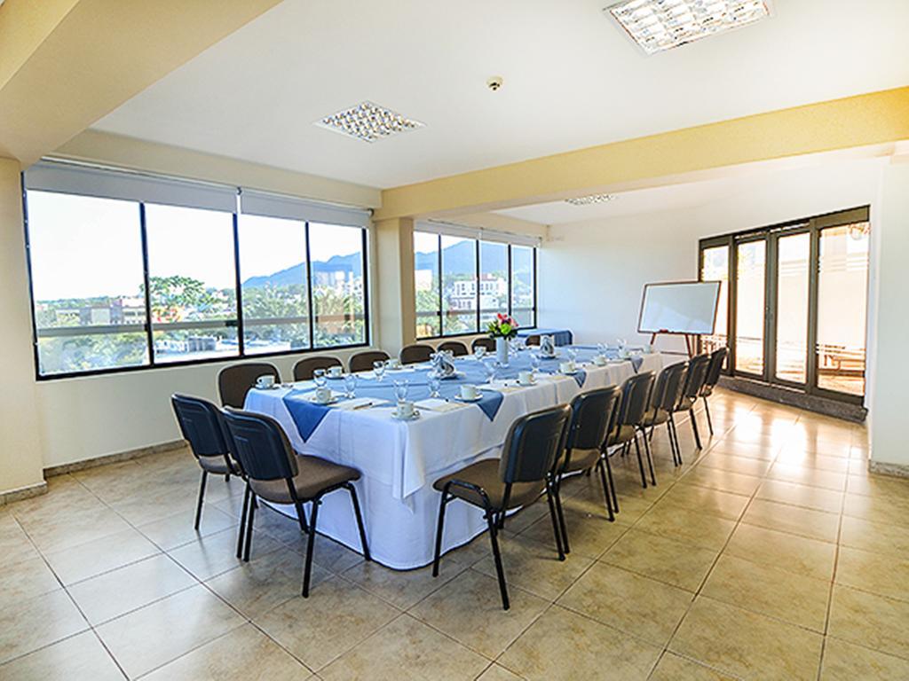 Hotel Villavicencio Plaza Екстер'єр фото