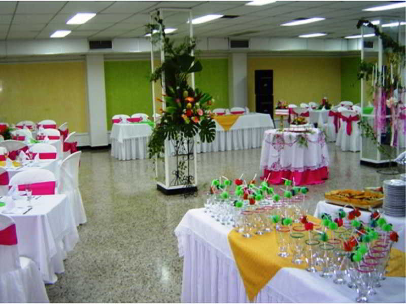 Hotel Villavicencio Plaza Екстер'єр фото