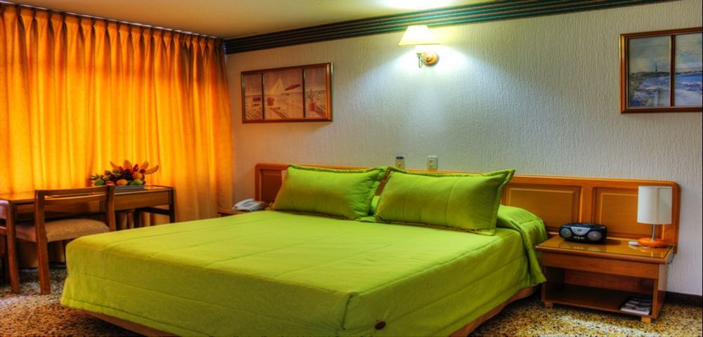 Hotel Villavicencio Plaza Екстер'єр фото