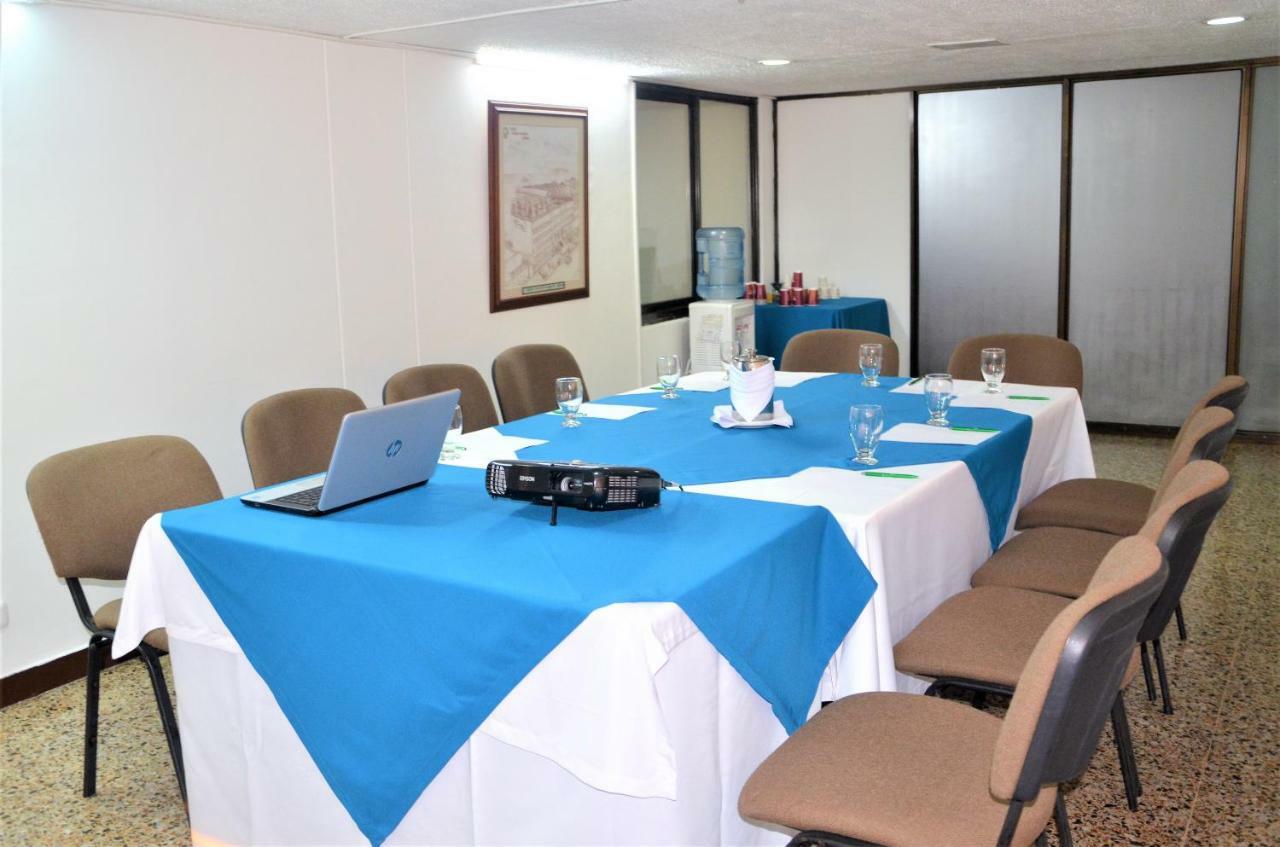 Hotel Villavicencio Plaza Екстер'єр фото