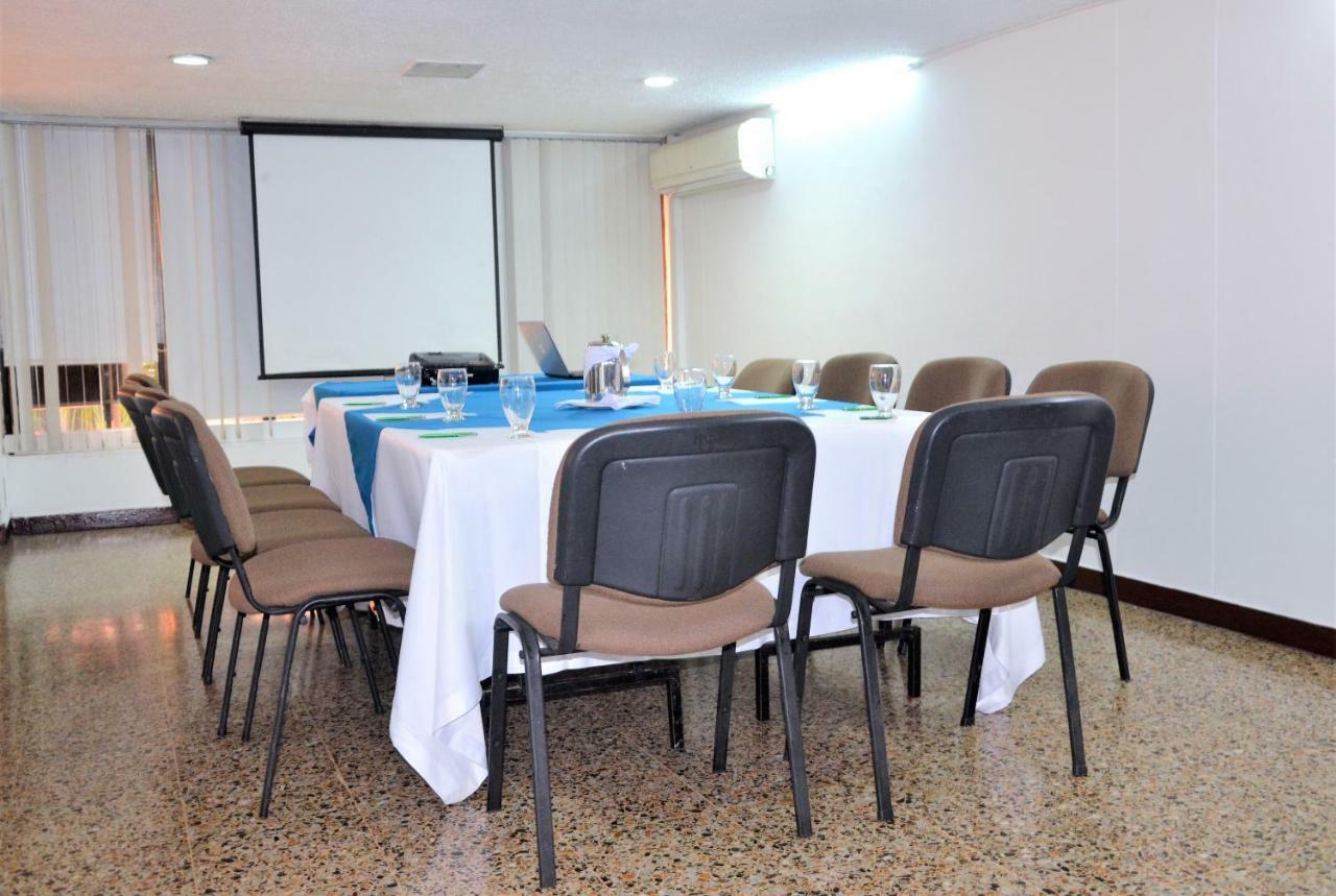 Hotel Villavicencio Plaza Екстер'єр фото