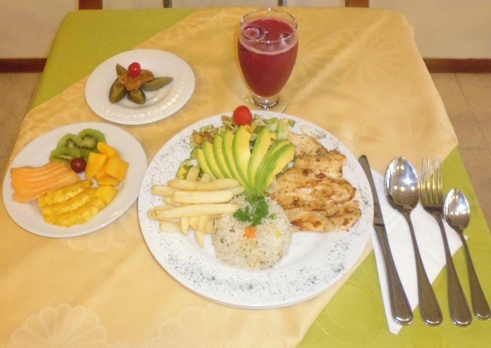 Hotel Villavicencio Plaza Екстер'єр фото