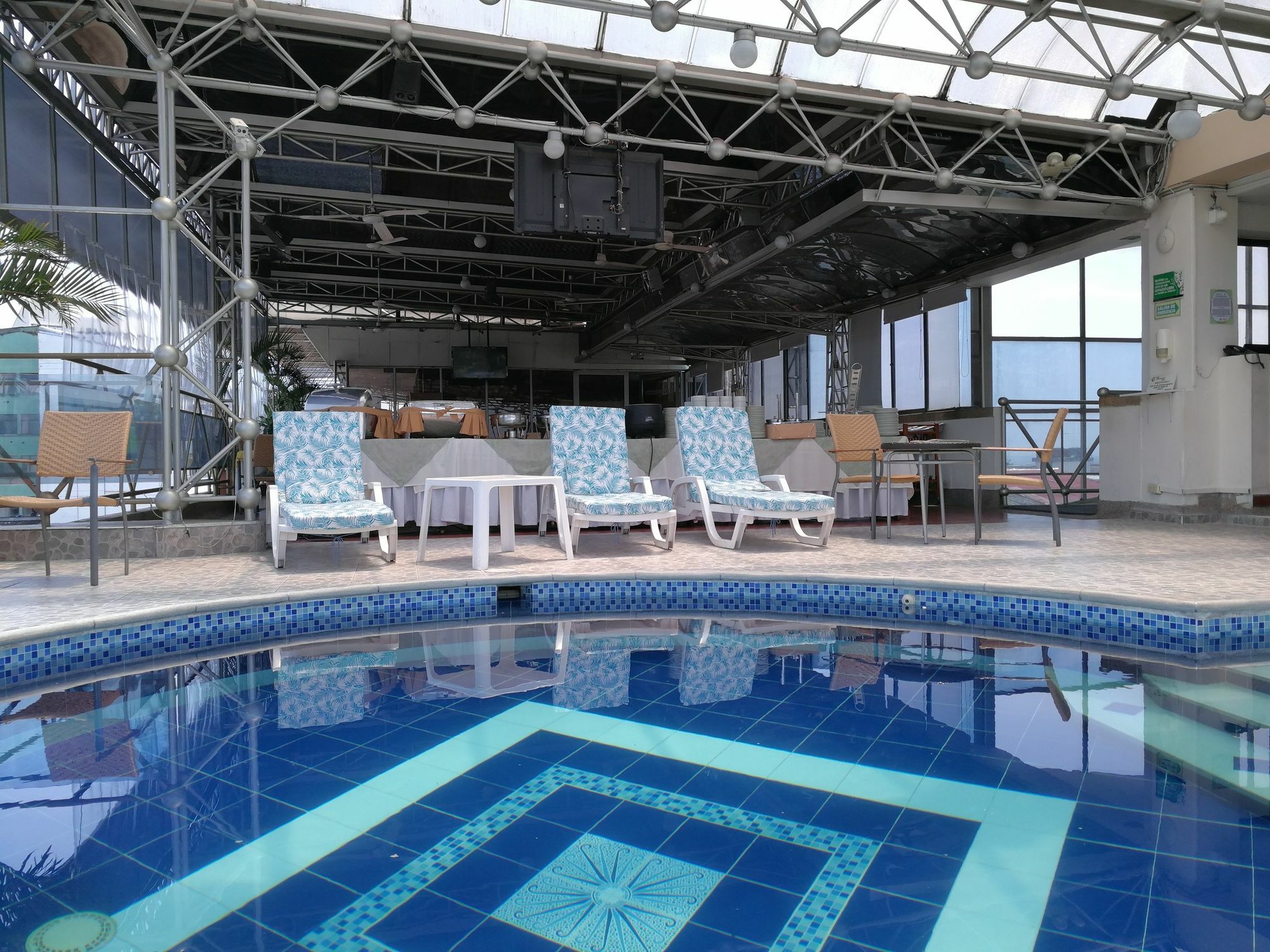 Hotel Villavicencio Plaza Екстер'єр фото
