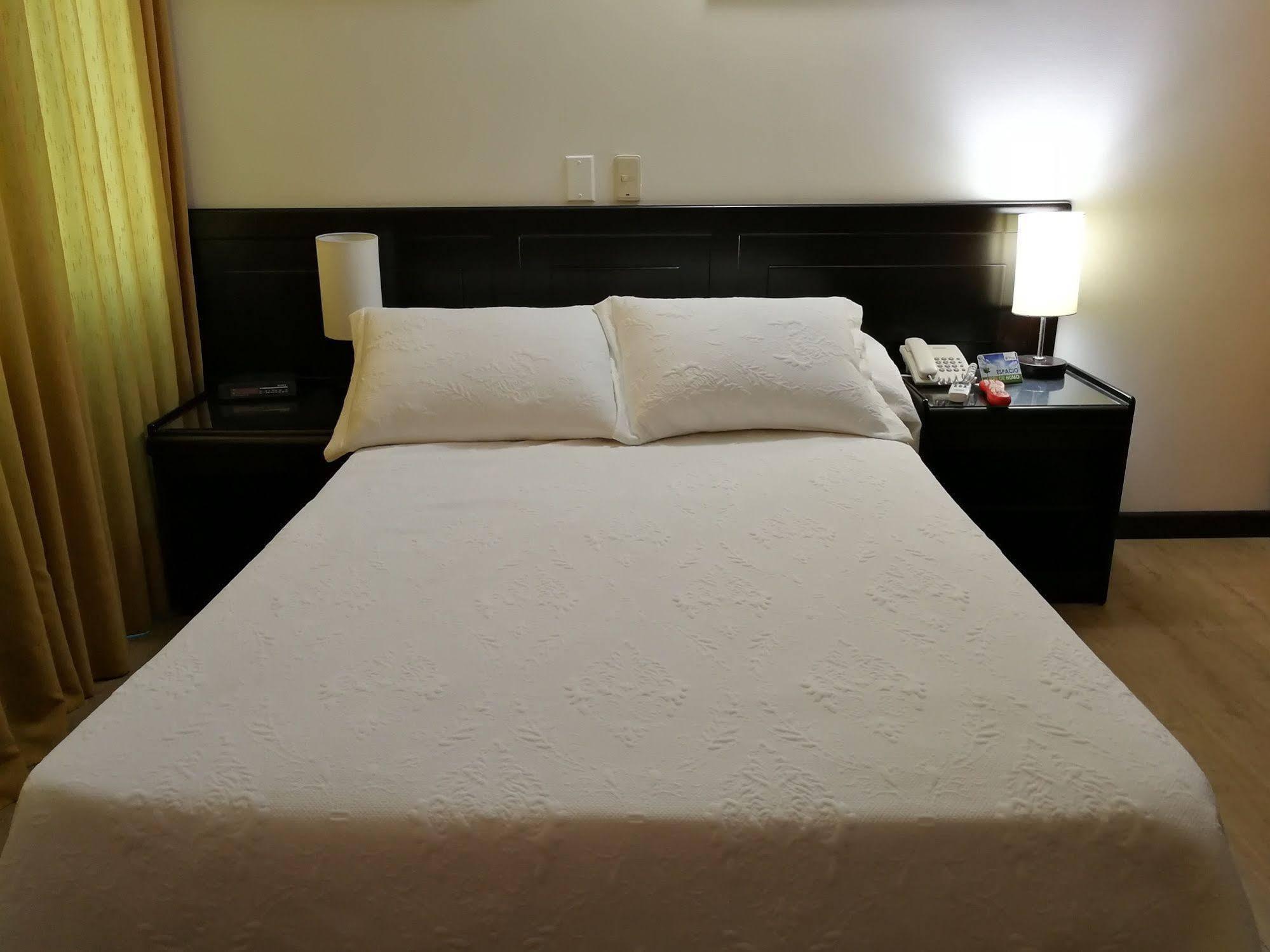 Hotel Villavicencio Plaza Екстер'єр фото