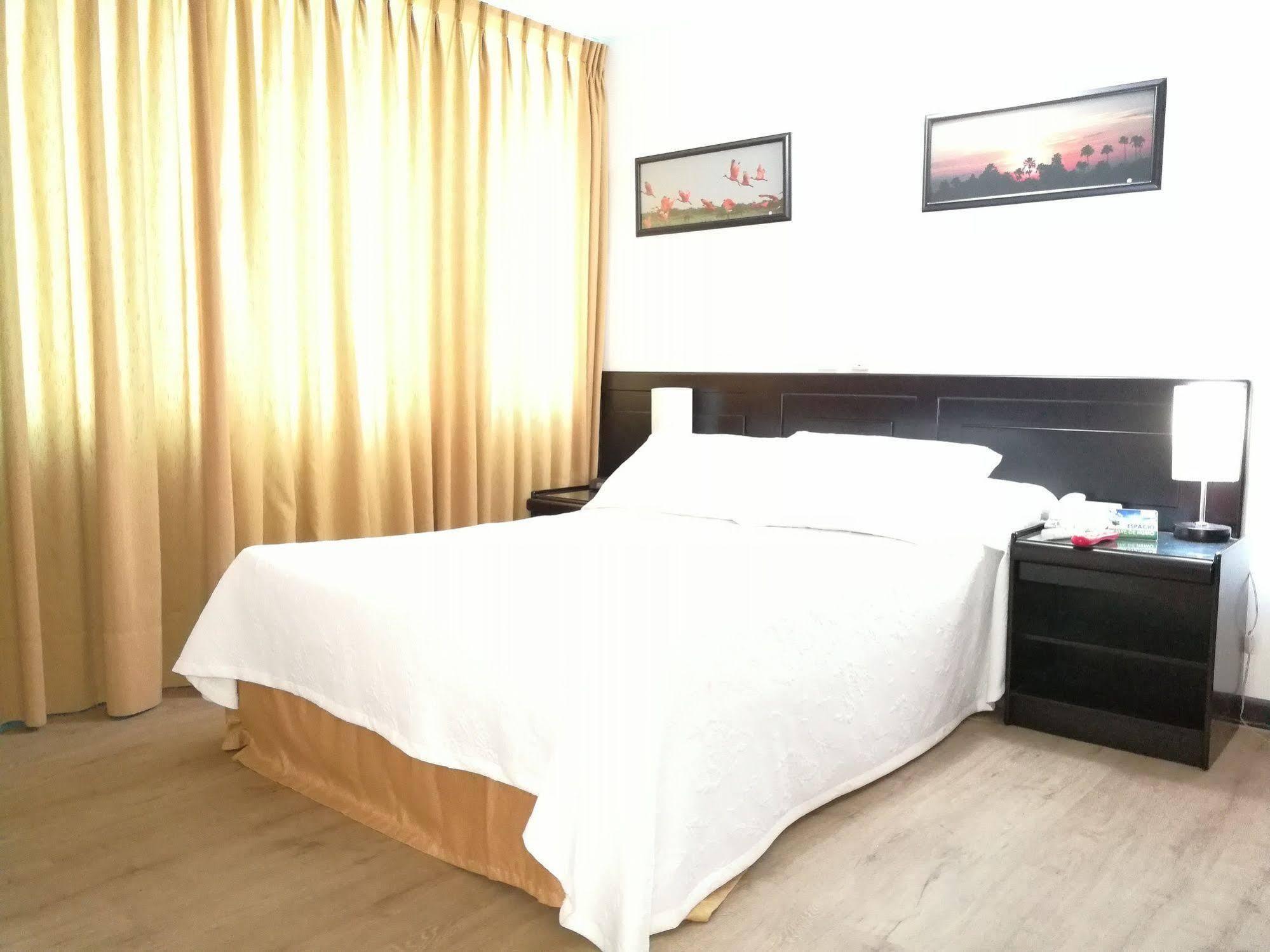 Hotel Villavicencio Plaza Екстер'єр фото