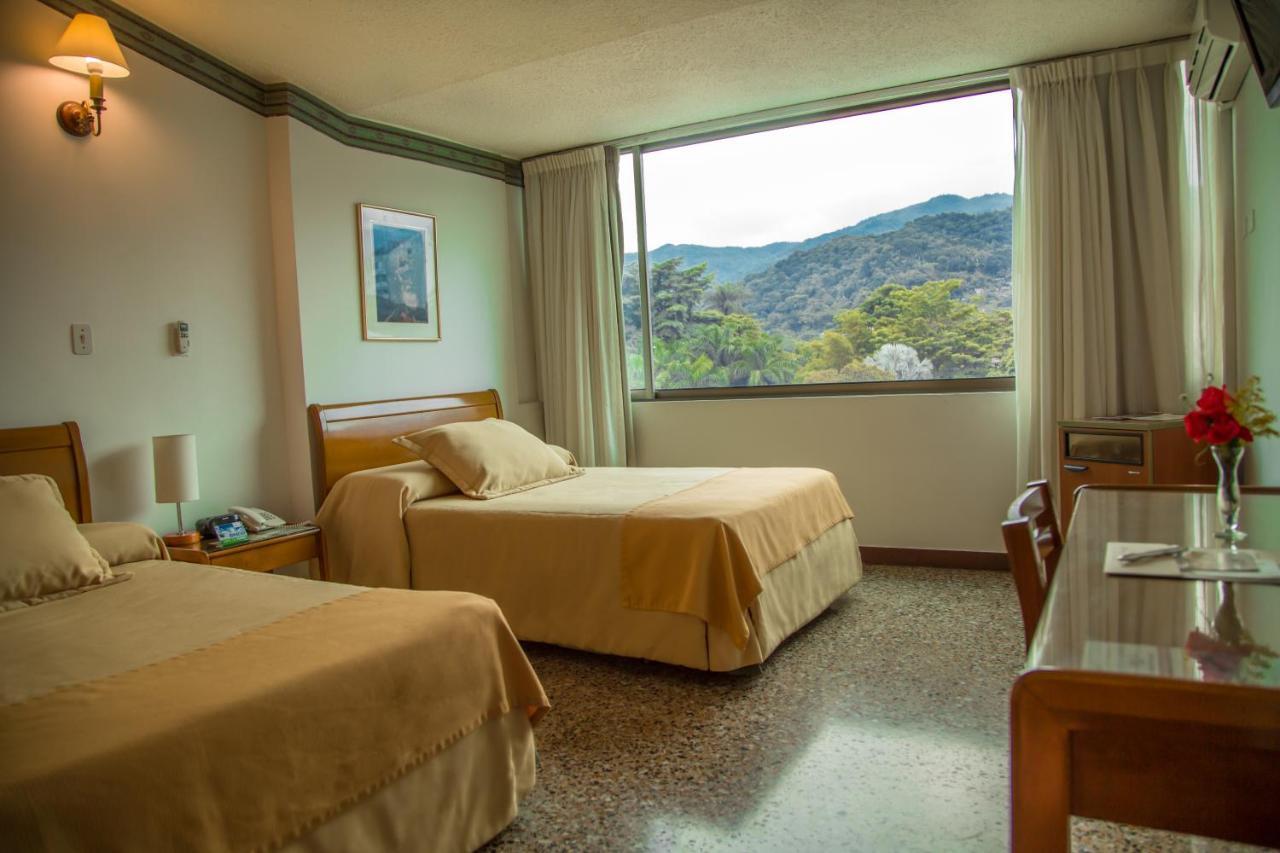 Hotel Villavicencio Plaza Екстер'єр фото