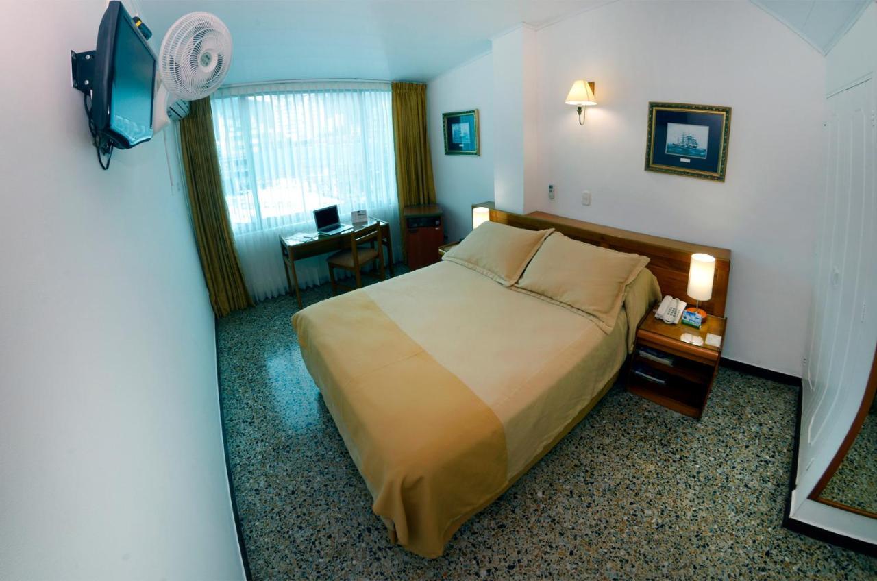 Hotel Villavicencio Plaza Екстер'єр фото