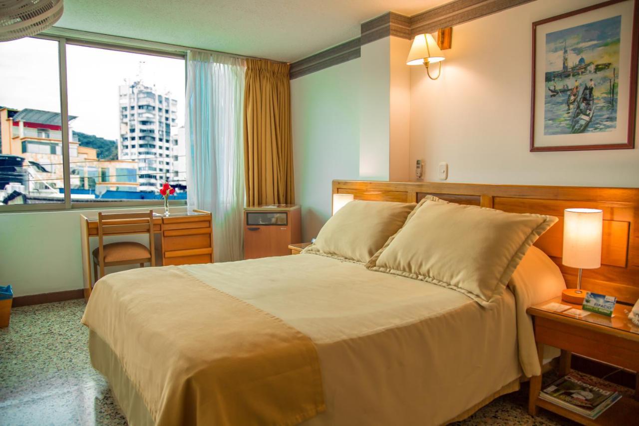 Hotel Villavicencio Plaza Екстер'єр фото