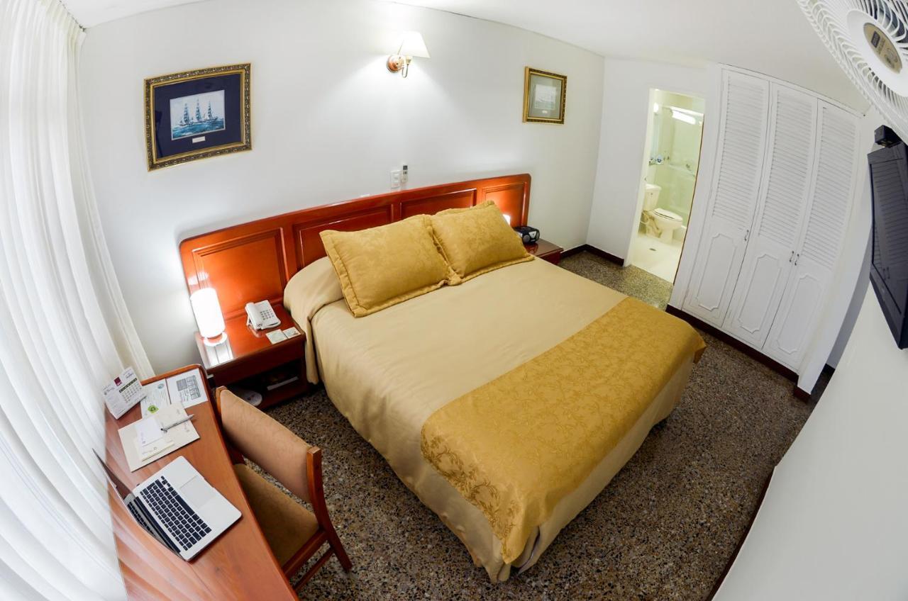 Hotel Villavicencio Plaza Екстер'єр фото