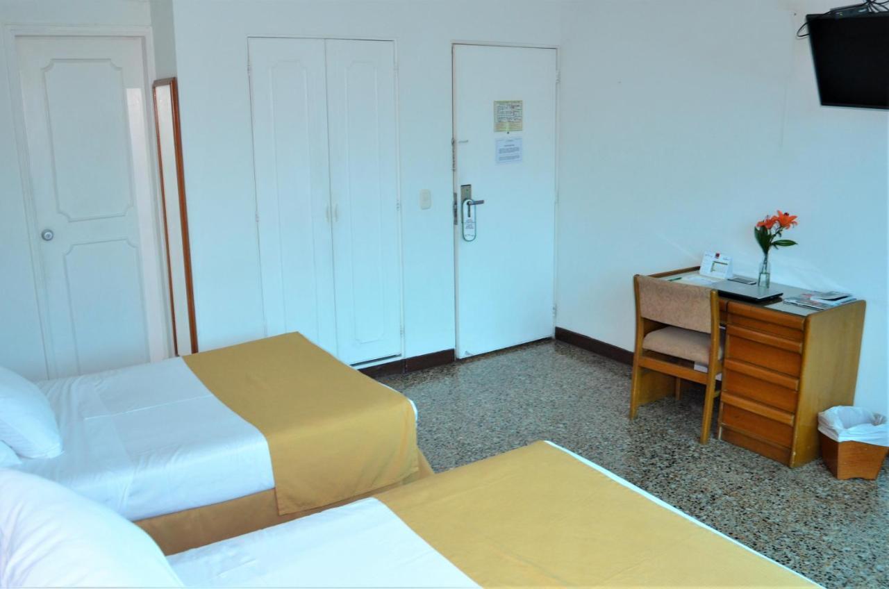 Hotel Villavicencio Plaza Екстер'єр фото