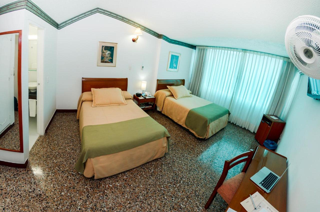 Hotel Villavicencio Plaza Екстер'єр фото